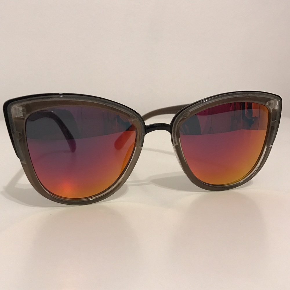QUAY "my girl" sunglasses - like new
